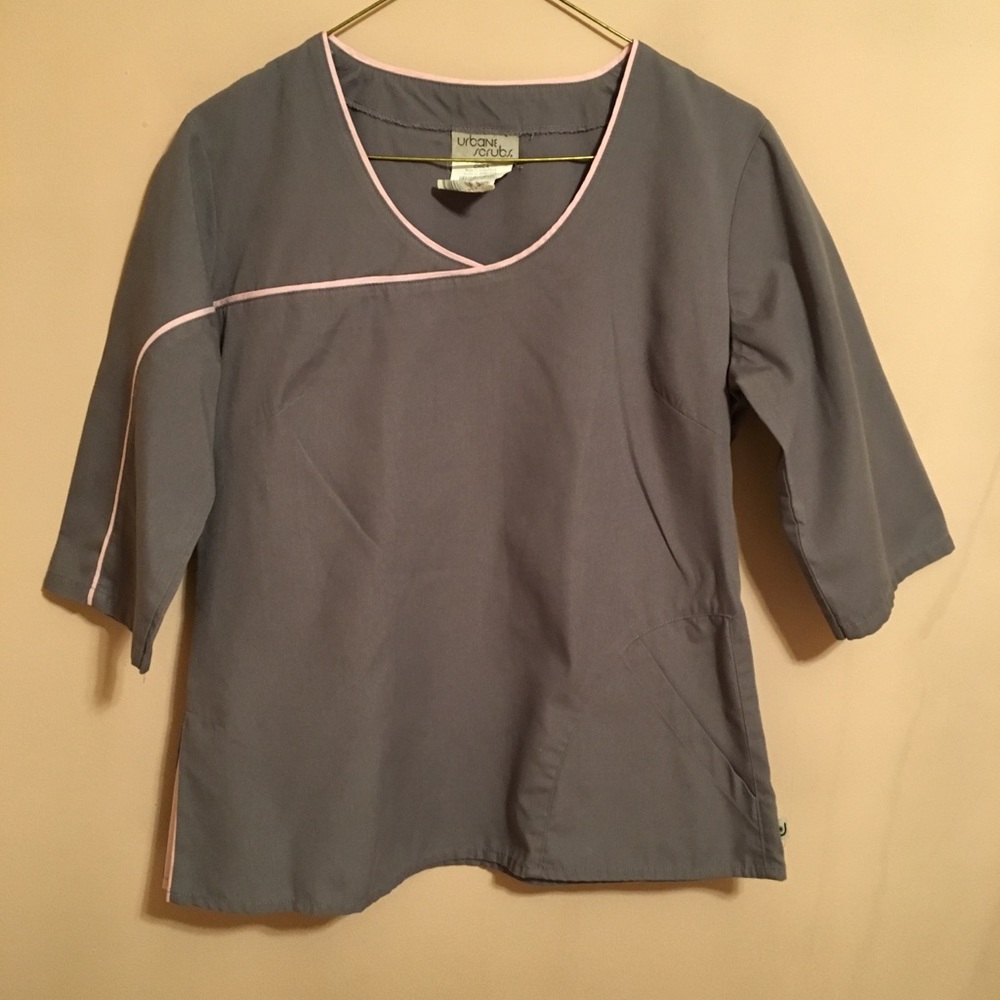 Medical /dental scrubs shirt. Urban brand.EUC